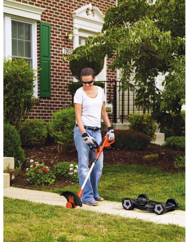 Picture 2 of the Black + Decker 3-in-1 compact mower.