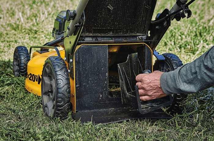 Picture 3 of the DEWALT DCMW220P2.