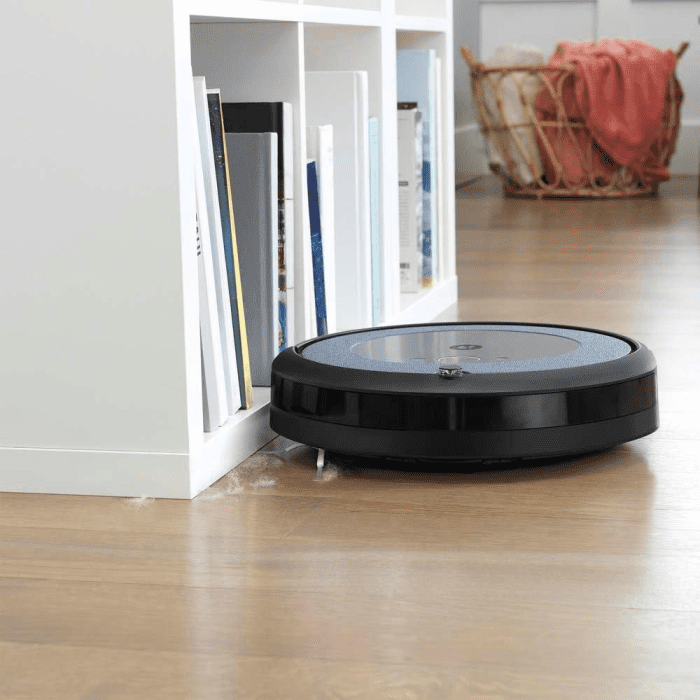 Picture 2 of the iRobot Roomba i4+.