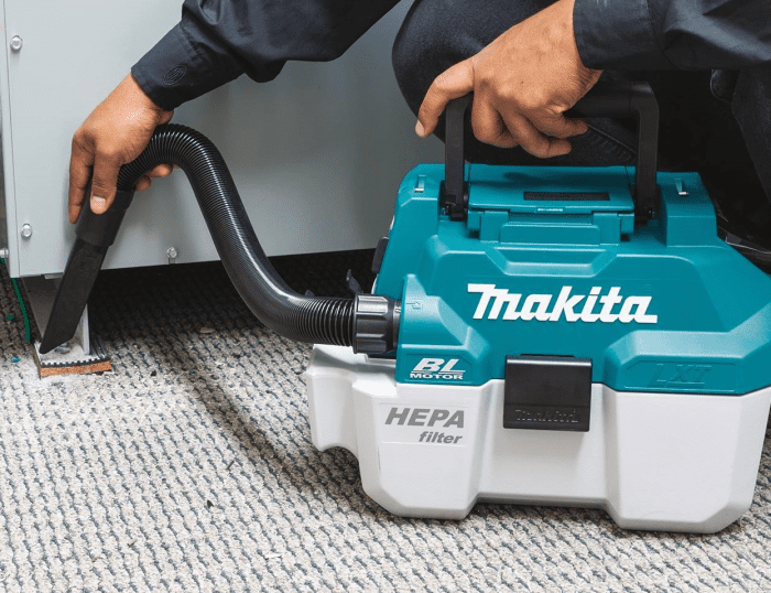 Picture 1 of the Makita XCV11Z.