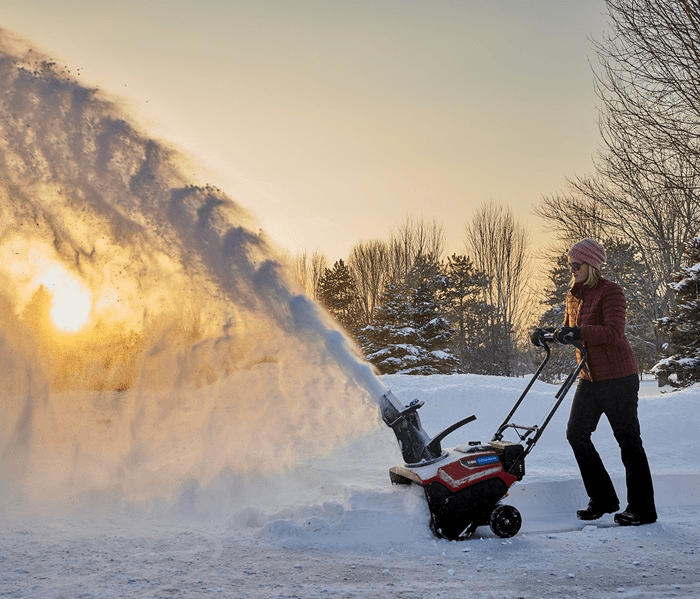 Picture 1 of the Toro Power Clear 721 R.